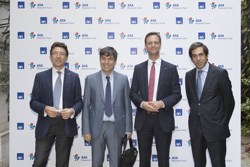 Jean – Yves Le Berre (Διευθύνων Σύμβουλος, AXA Emerging Europe), Δρ. Ιωάννης Ταλιανίδης (Διευθυντής Ινστιτούτου Μοριακής Βιολογίας και Βιοτεχνολογίας, κάτοχος ακαδημαϊκής έδρας ΑΧΑ), Wilm Langenbach (Διευθύνων Σύμβουλος, AXA Emerging Markets – Europe, Middle East, Africa & Latin America), Ερρίκος Μοάτσος (Διευθύνων Σύμβουλος, ΑΧΑ Ελλάδας)