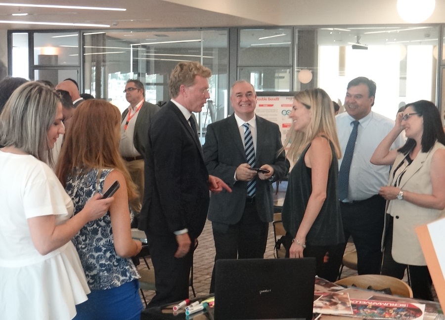 Ομάδα έργου για την υγεία, με τον πρόεδρο Δ.Σ. της ACHMEA, Willem van Duin και τους Γιώργο Βελιώτη, γεν. διευθυντή ζωής & υγείας και Besim Jawad, γεν. διευθυντή ασφαλιστικών εργασιών INTERAMERICAN.