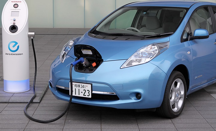 50% ακριβότερα τα ασφάλιστρα στα ηλεκτρικά οχήματα