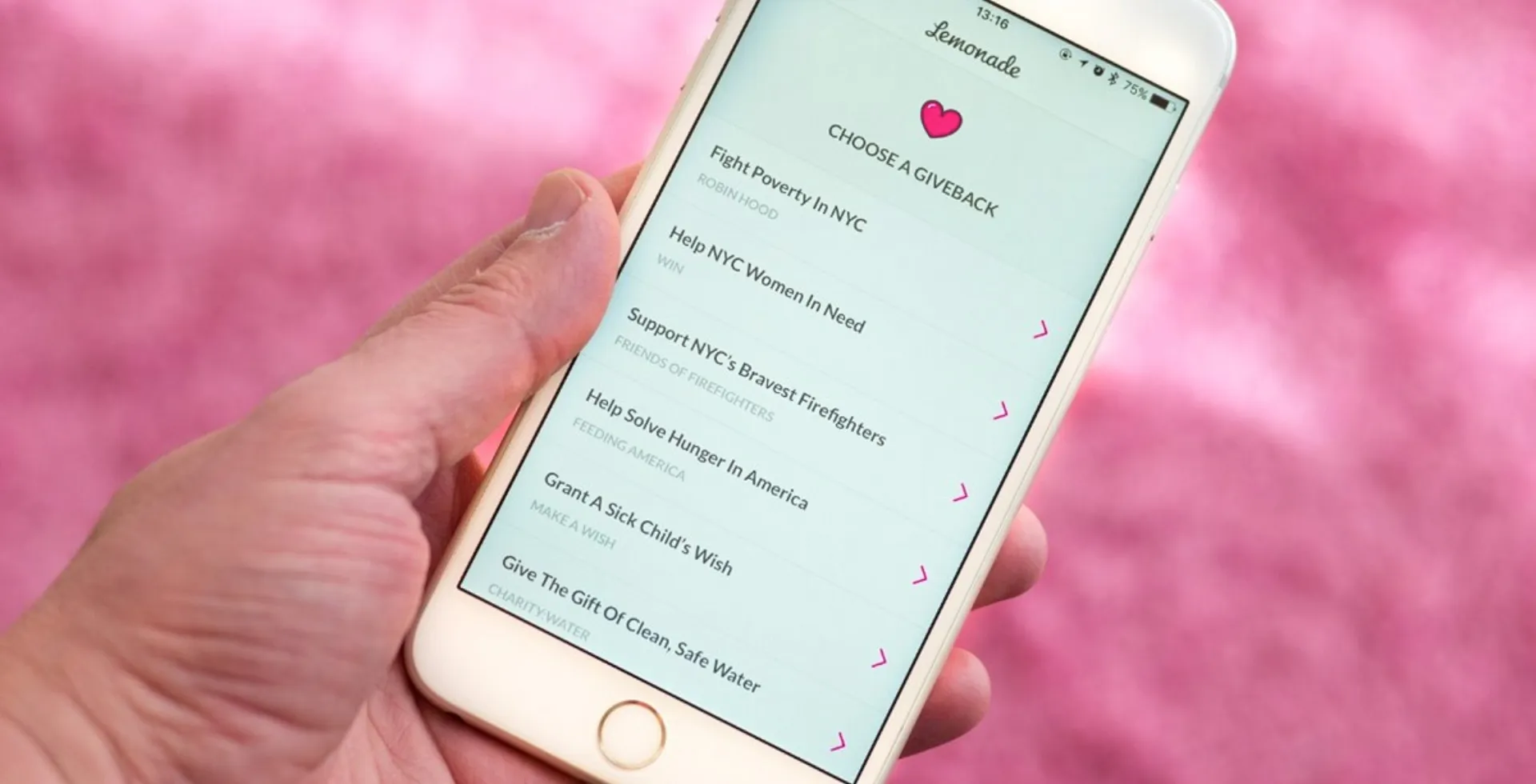 Η Lemonade κινείται έξυπνα και δίνει σε όλους την πλατφόρμα της