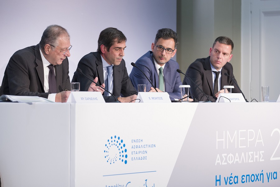 (Από αριστερά) Ο Δρ Χρ. Σαρδελής, γενικός γραμματέας Δ.Σ. ΕΑΕΕ, Πρόεδρος Εθνικής Ασφαλιστικής, ο Ε. Μοάτσος, μέλος Δ.Σ. ΕΑΕΕ, διευθύνων σύμβουλος ΑΧΑ, ο Γ. Καντώρος, μέλος Δ.Σ. ΕΑΕΕ, διευθύνων σύμβουλος INTERAMERICAN και ο Θ. Μιχαλόπουλος, διευθυντής πωλήσεων μεγάλων πελατών Microsoft Ελλάδος, Κύπρου και Μάλτας.