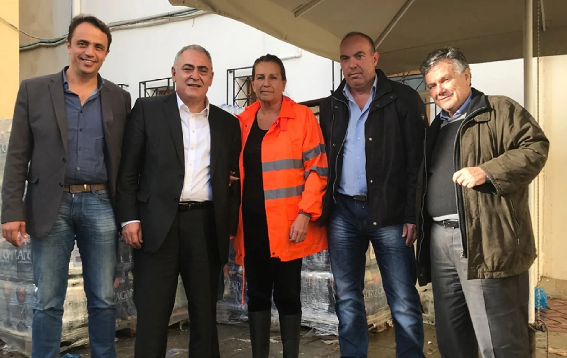 ΕΕΑ: Τρόφιμα και νερό στους πληγέντες των Δήμων Μάνδρας-Ν. Περάμου