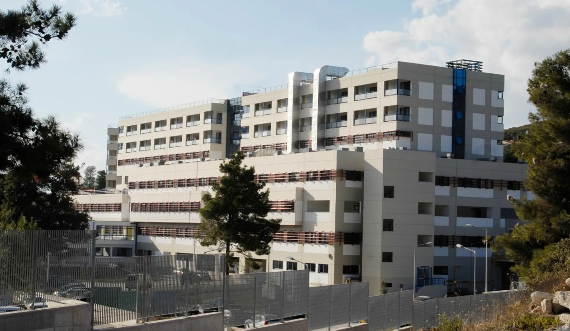 Στη Λαμία προτιμούν το “φακελάκι” από προγράμματα Υγείας