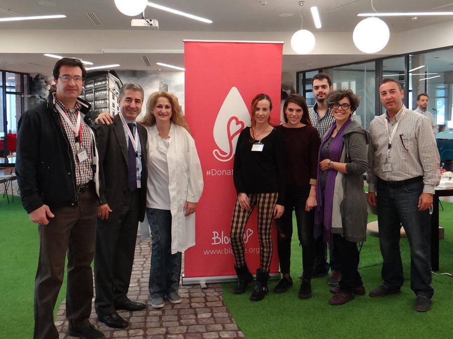 Τα μέλη του Δ.Σ. του Συλλόγου Υπαλλήλων INTERAMERICAN με τα στελέχη της «Bloode», που υποστήριξαν την αιμοδοσία.