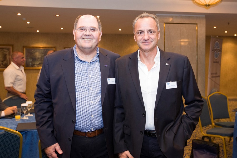 Χρυσόστομος Παρπούνας, Αναπληρωτής Γενικός Διευθυντής & Διευθυντής Marketing, Υδρόγειος Ασφαλιστική Κύπρου, με το συνεργάτη Γιώργο Μαλακτό από τη Λεμεσό.