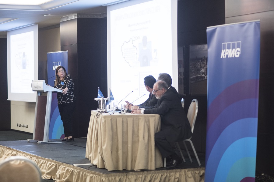(από αριστερά ) Λιάνα Κοσμάτου, Αναπληρώτρια Γενική Διευθύντρια της CPA Law, Δικηγορική Εταιρεία (μέλος του Διεθνούς Νομικού & Φορολογικού Δικτύου της KPMG), Γιάννης Αχείλας, Γενικός Διευθυντής, Φορολογικό Τμήμα της KPMG, Φίλιππος Κάσσος, Γενικός Διευθυντής, Τμήμα Ελέγχου Ασφαλιστικών Επιχειρήσεων της KPMG, Γιώργος Ραουνάς, Γενικός Διευθυντής, Συμβουλευτικό Τμήμα Διαχείρισης Κινδύνων της KPMG