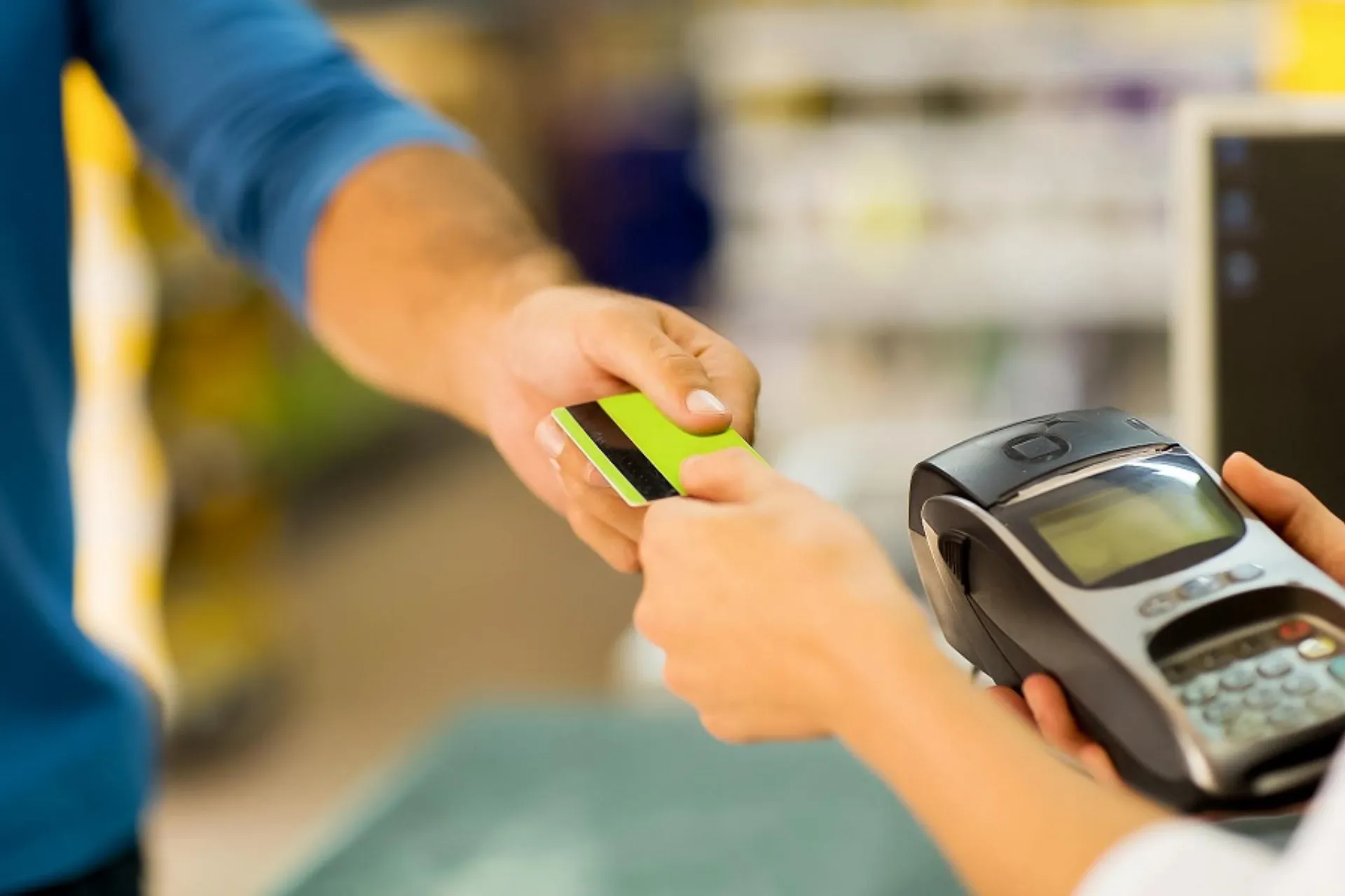 Δεν εντάσσονται στην υποχρεωτική χρήση POS οι διαμεσολαβητές