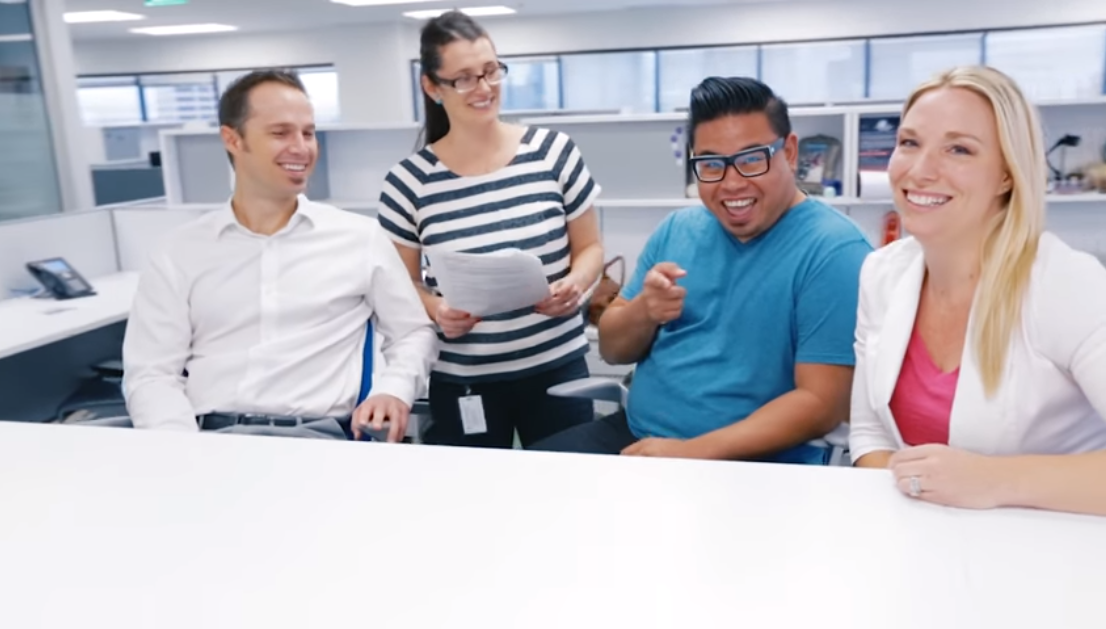 Video: Κοιτώντας μέσα από μία ασφαλιστική