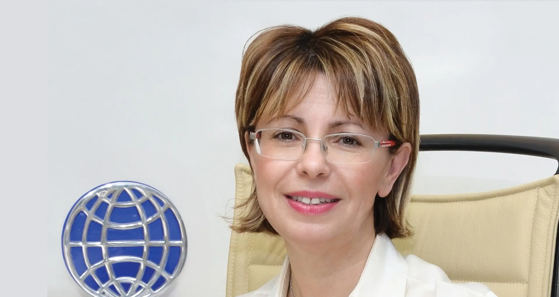 FACES – Τζένη Αναγνωστάκη: Bulletproof manager