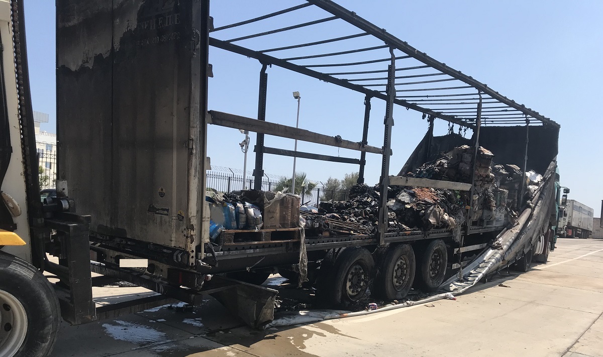 Ζημιά εκατομμυρίων και εικόνες καταστροφής από τη φωτιά στο πλοίο Ελ. Βενιζέλος