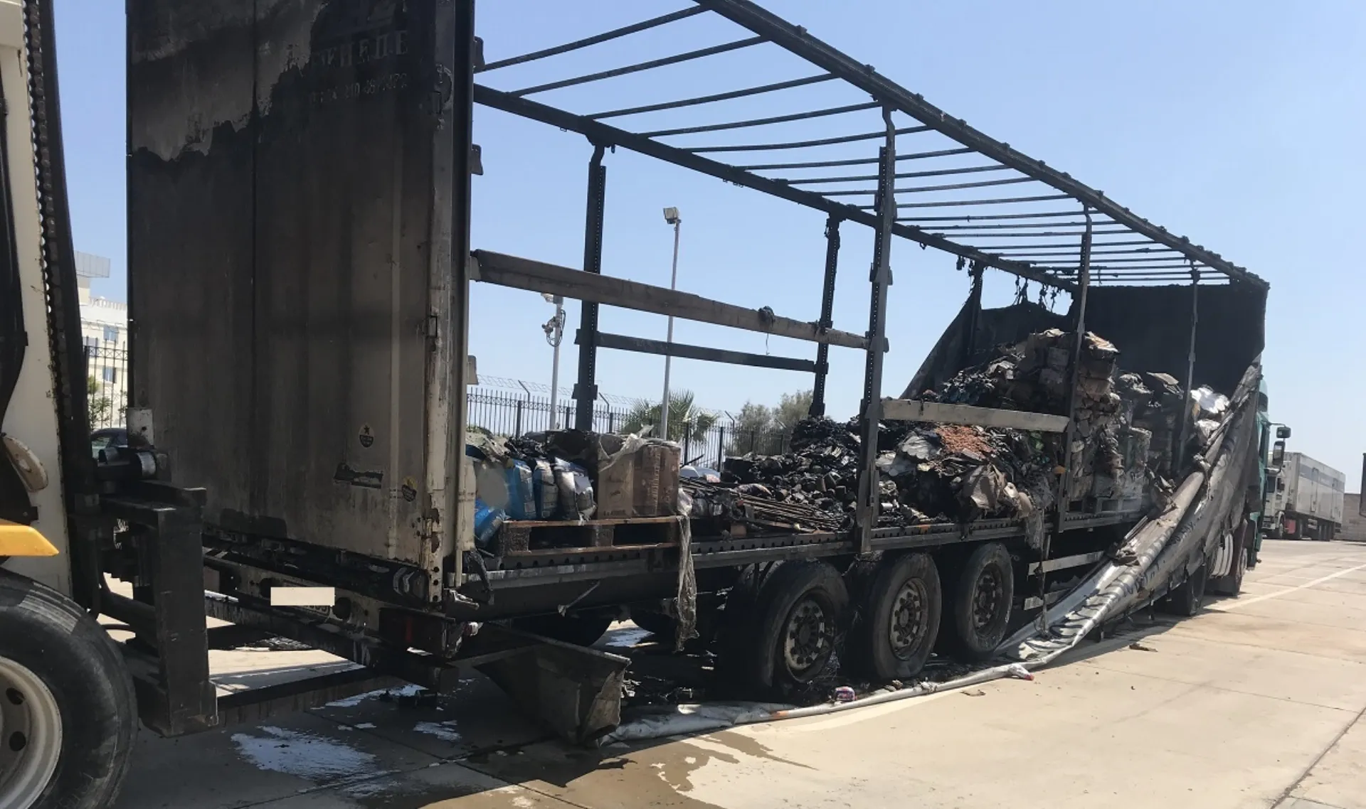 Ζημιά εκατομμυρίων και εικόνες καταστροφής από τη φωτιά στο πλοίο Ελ. Βενιζέλος