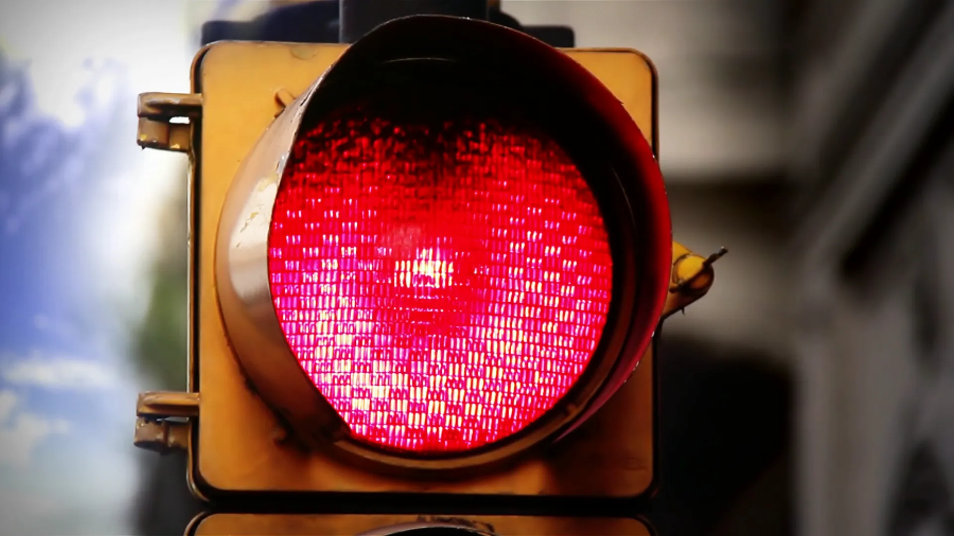 Video: Συναγερμός για μαϊμού ασφάλειες στην αγορά –  Πώς θα προστατευτείτε