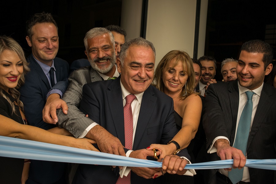 Λαμπερά εγκαίνια για τον Megaλύτερο μεσίτη της Αγοράς