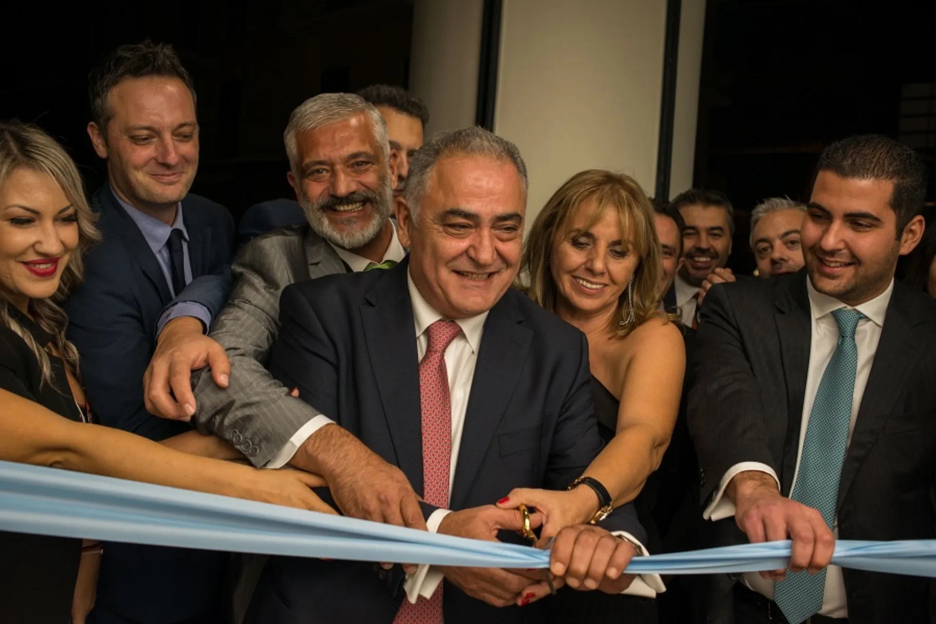 Λαμπερά εγκαίνια για τον Megaλύτερο μεσίτη της Αγοράς