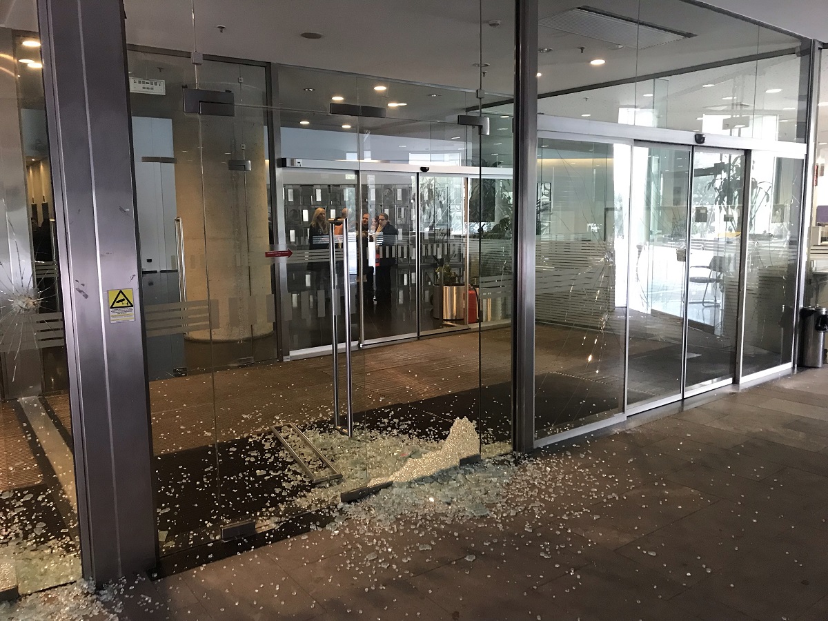 Ποιοι πραγματοποίησαν την επίθεση στην Εθνική Ασφαλιστική