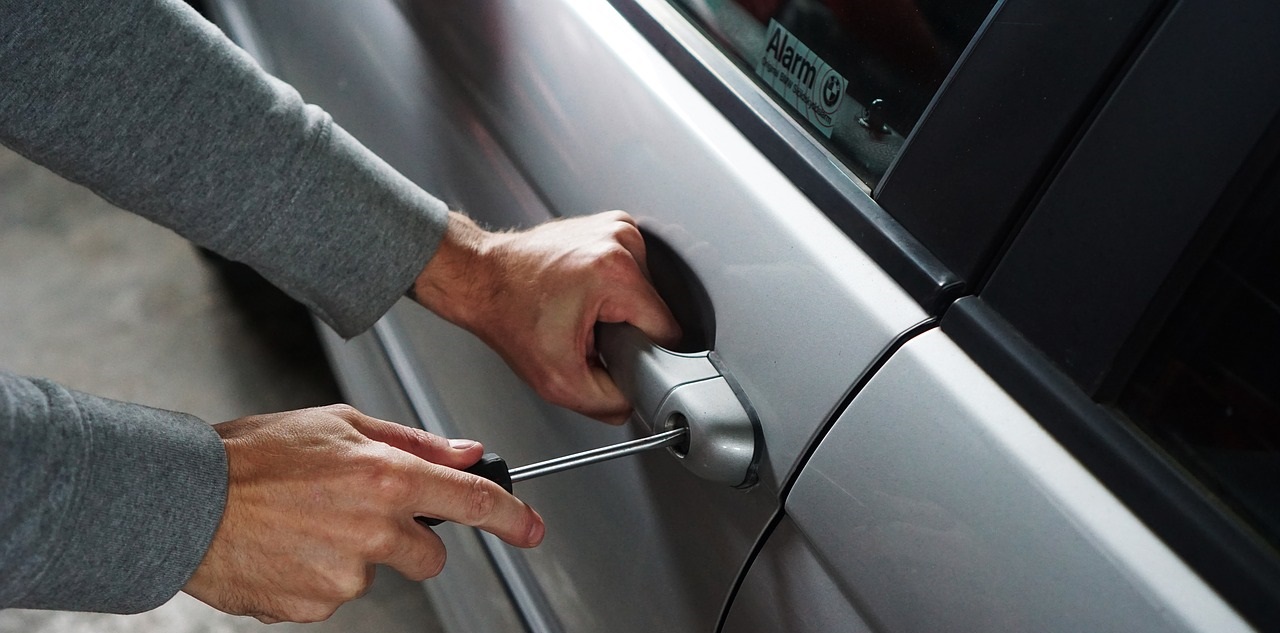 Πόσο φταίτε εάν σας κλέψουν το όχημα και προκαλέσουν υλικές ζημιές;