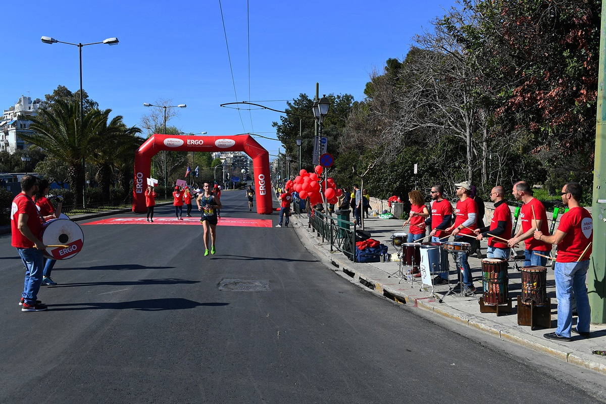 Πλάνο με μέλη της Επίσημης Ομάδας Εμψυχωτών της ERGO