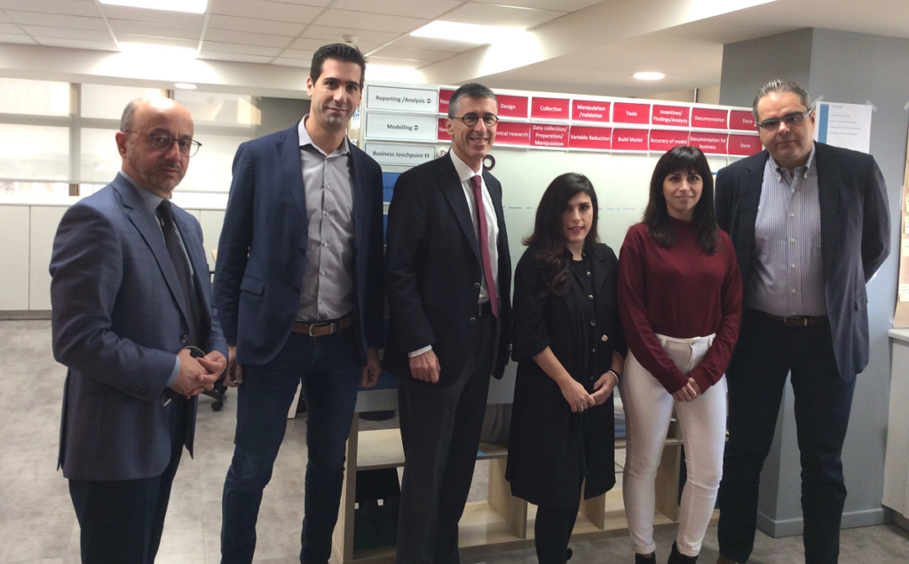 Στελέχη της INTERAMERICAN και της Anytime: Γιάννης Ρούντος (διευθυντής εταιρικών σχέσεων & υπευθυνότητας), Πάνος Κούβαλης (διευθυντής της Anytime), Νάστα Μουγκογιάννη και Ρένα Χριστοδούλου (στελέχη της Anytime) με τους Γιώργο Γιαννή και Παναγιώτη Παπαντωνίου, από το Παρατηρητήριο Οδικής Ασφάλειας του Ε.Μ.Π.