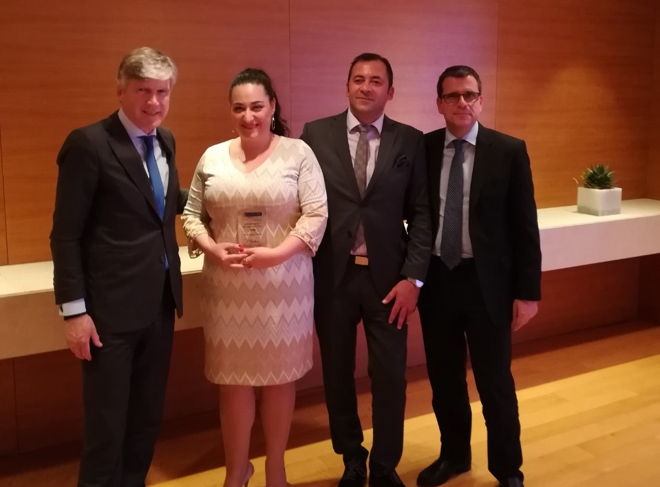 (από αριστερά προς δεξιά): Αλέξανδρος Σαρρηγεωργίου, Πρόεδρος & Διευθύνων Σύμβουλος, Ερμοφίλη Μαυρίδου, Διακεκριμένη Σύμβουλος Πωλήσεων, Νίκος Πατσατζής, Υπεύθυνος Ανάπτυξης Πωλήσεων D.S.F., Νίκος Δελένδας, Γενικός Διευθυντής Πωλήσεων & Εκπαίδευσης