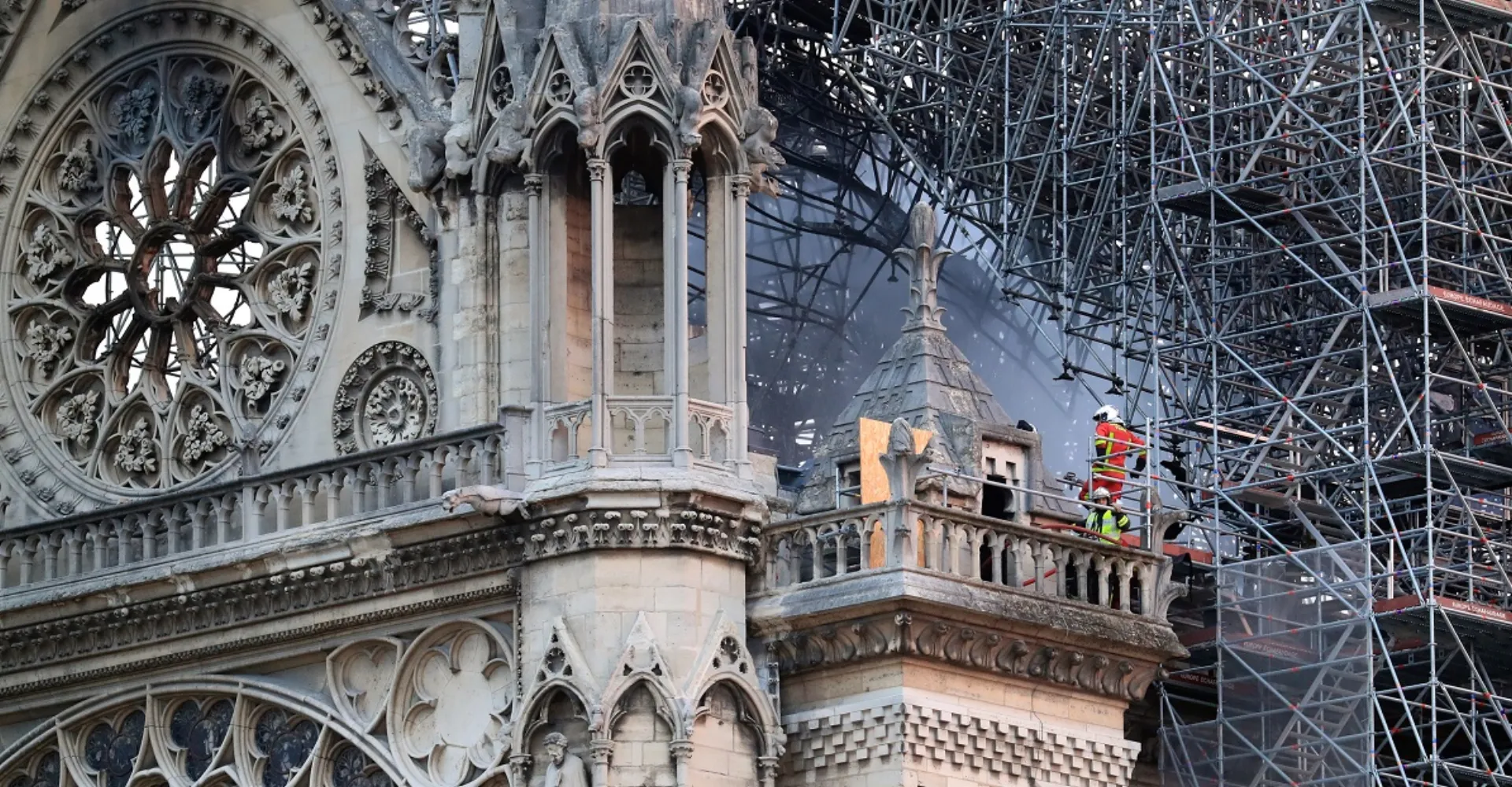 Η ΑΧΑ καλύπτει δύο κατασκευαστικές που δούλευαν στην Παναγία των Παρισίων