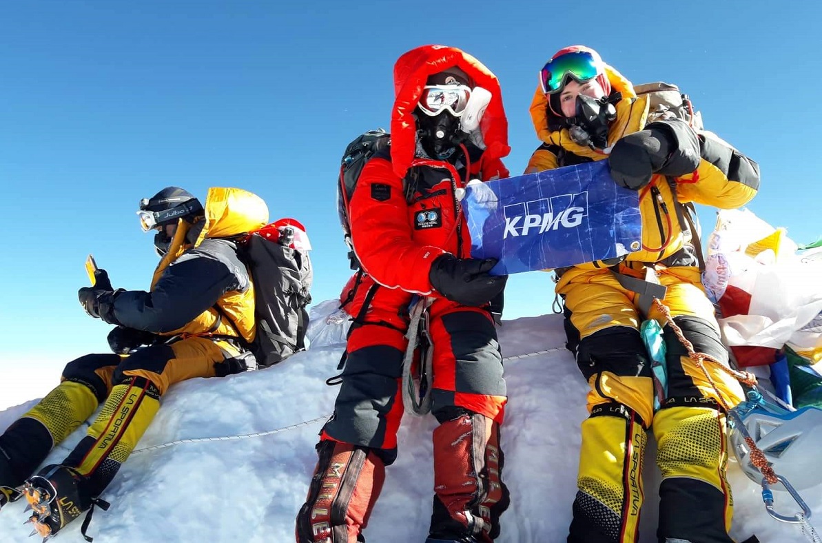 H KPMG «κατέκτησε» την κορυφή του Έβερεστ