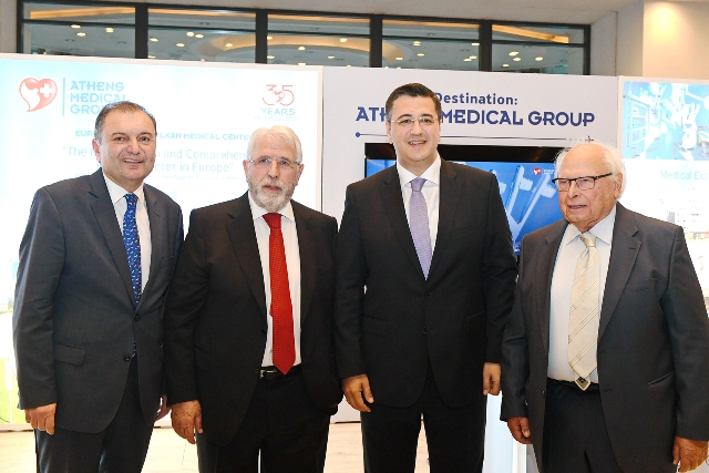 (Από Αριστερά) Ο Δήμαρχος Πυλαίας Χορτιάτη, κ. Ι. Καϊτατζίδης, ο Πρόεδρος του Ομίλου Ιατρικού Αθηνών, Δρ. Γεώργιος Αποστολόπουλος, ο Περιφερειάρχης Κεντρικής Μακεδονίας, κ. Απόστολος Τζιτζικώστας, ο κ. Ε. Αποστολόπουλος, Δικηγόρος