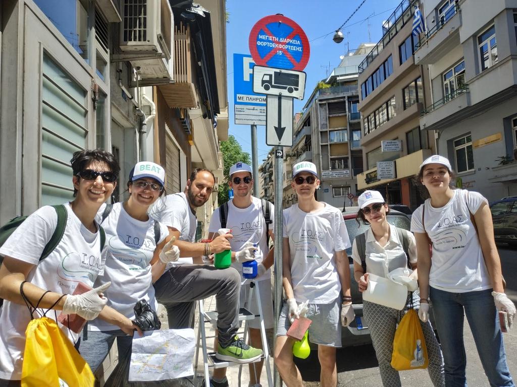 Βανδαλισμένες πινακίδες «έλαμψαν» ξανά με πρωτοβουλία του ΙΟΑΣ
