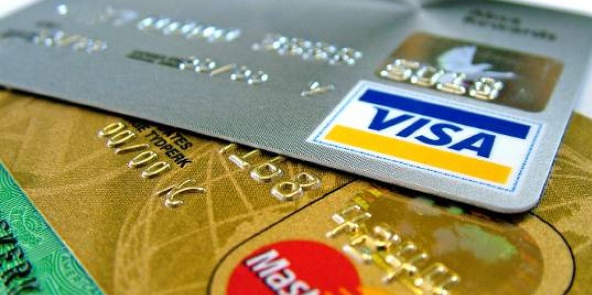 Κάθε βδομάδα καταπίνουμε πλαστικό, ισοδύναμο με μια πιστωτική κάρτα