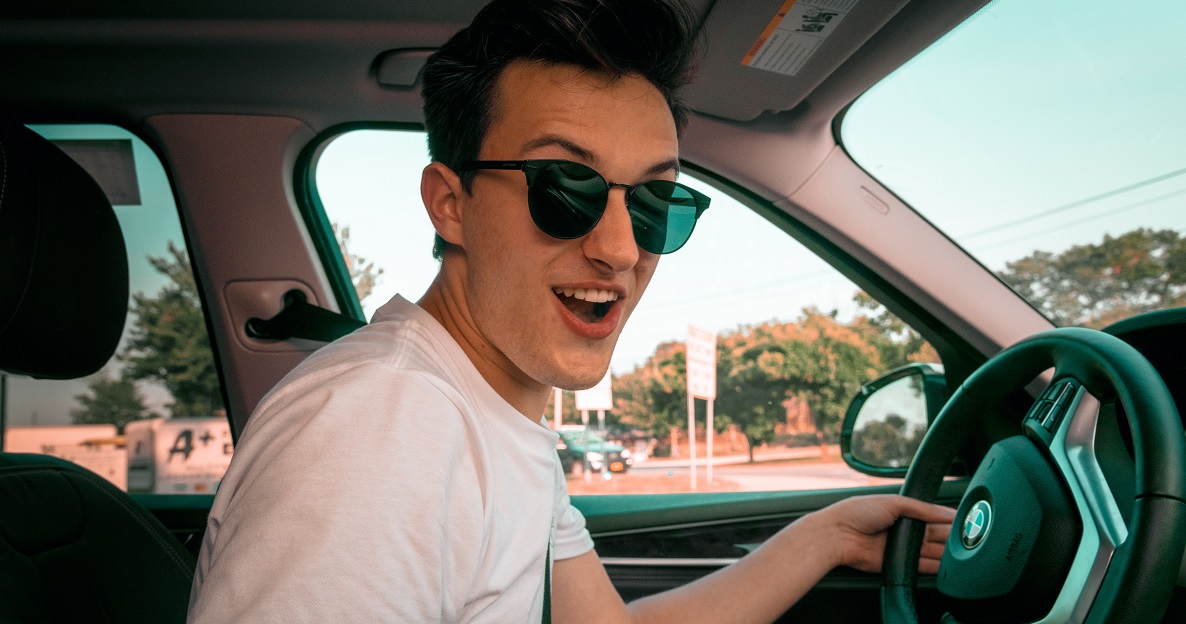 Ασφάλεια αυτοκινήτου για νέο οδηγό: λάθη και καλύψεις που χρειάζομαι το 2025