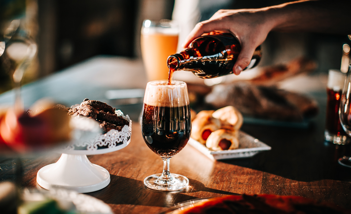 Φτηνές υπηρεσίες με ψιλά γράμματα – Η ιστορία της μπύρας με €1