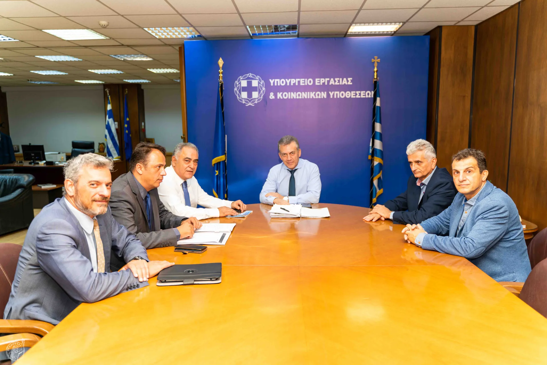 Δέσμευση Βρούτση στο ΕΕΑ για μείωση των εργοδοτικών εισφορών