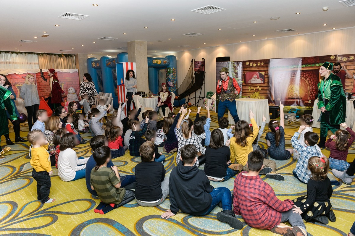 Χριστούγεννα με τα παιδιά: Εκδηλώσεις αγάπης από την Υδρόγειο