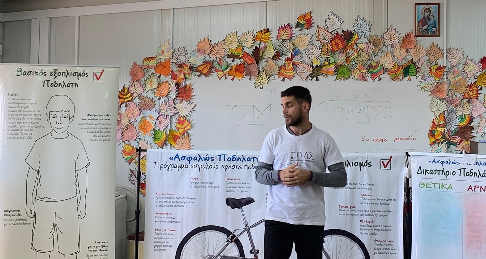 Μαθητές Δημοτικών στην Αττική και την Πάτρα εκπαιδεύονται στην ασφαλή χρήση του ποδηλάτου