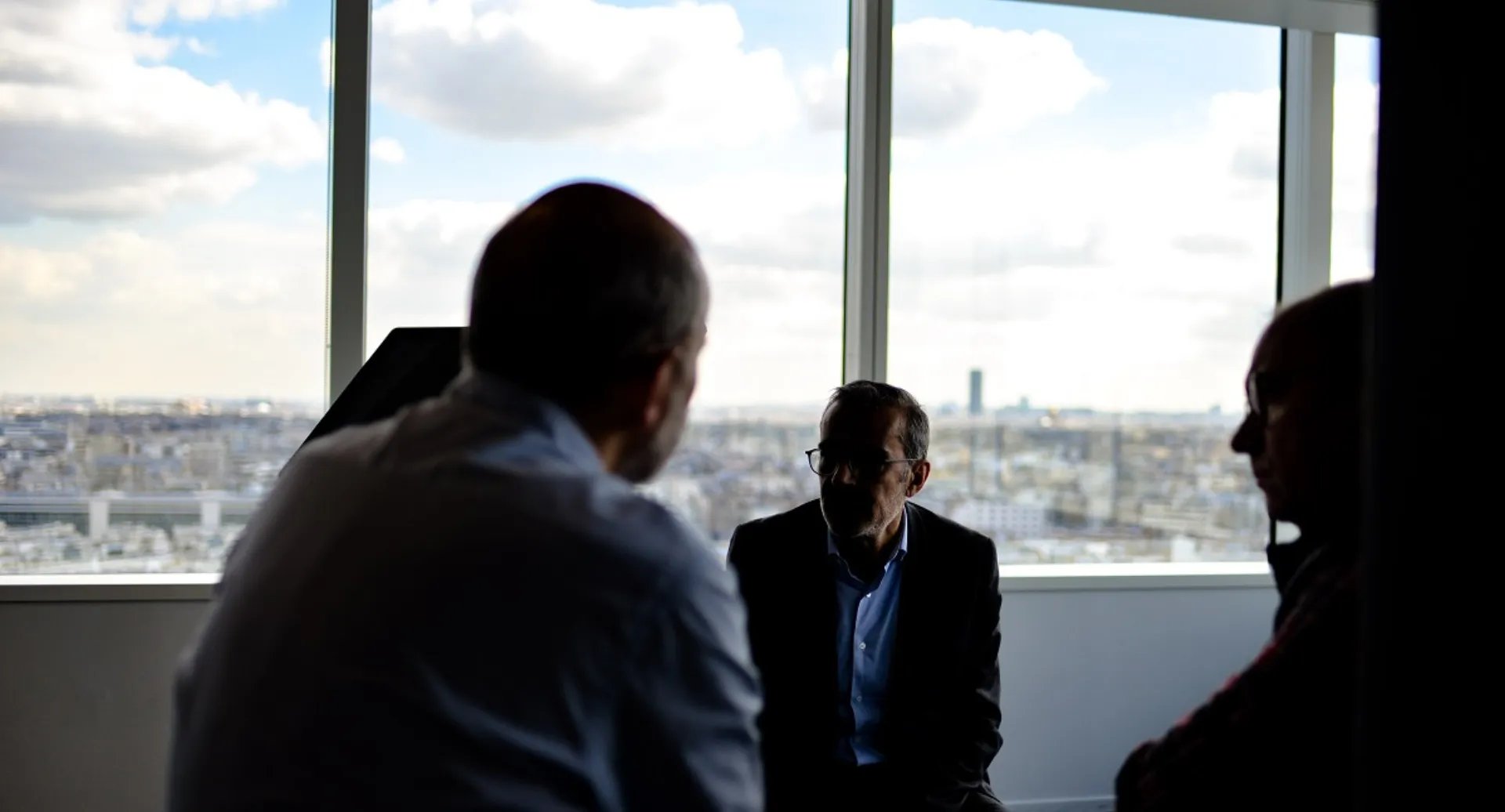 Μειώνονται κατά 0,9% οι εισφορές για τους μισθωτούς από 1/6