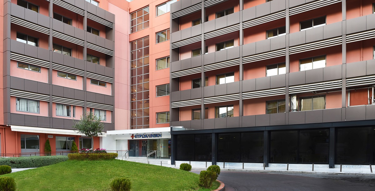 Ευρωκλινική Αθηνών: Πρωτοποριακή επέμβαση σπονδυλοδεσίας με χρήση ενδοσκοπίου