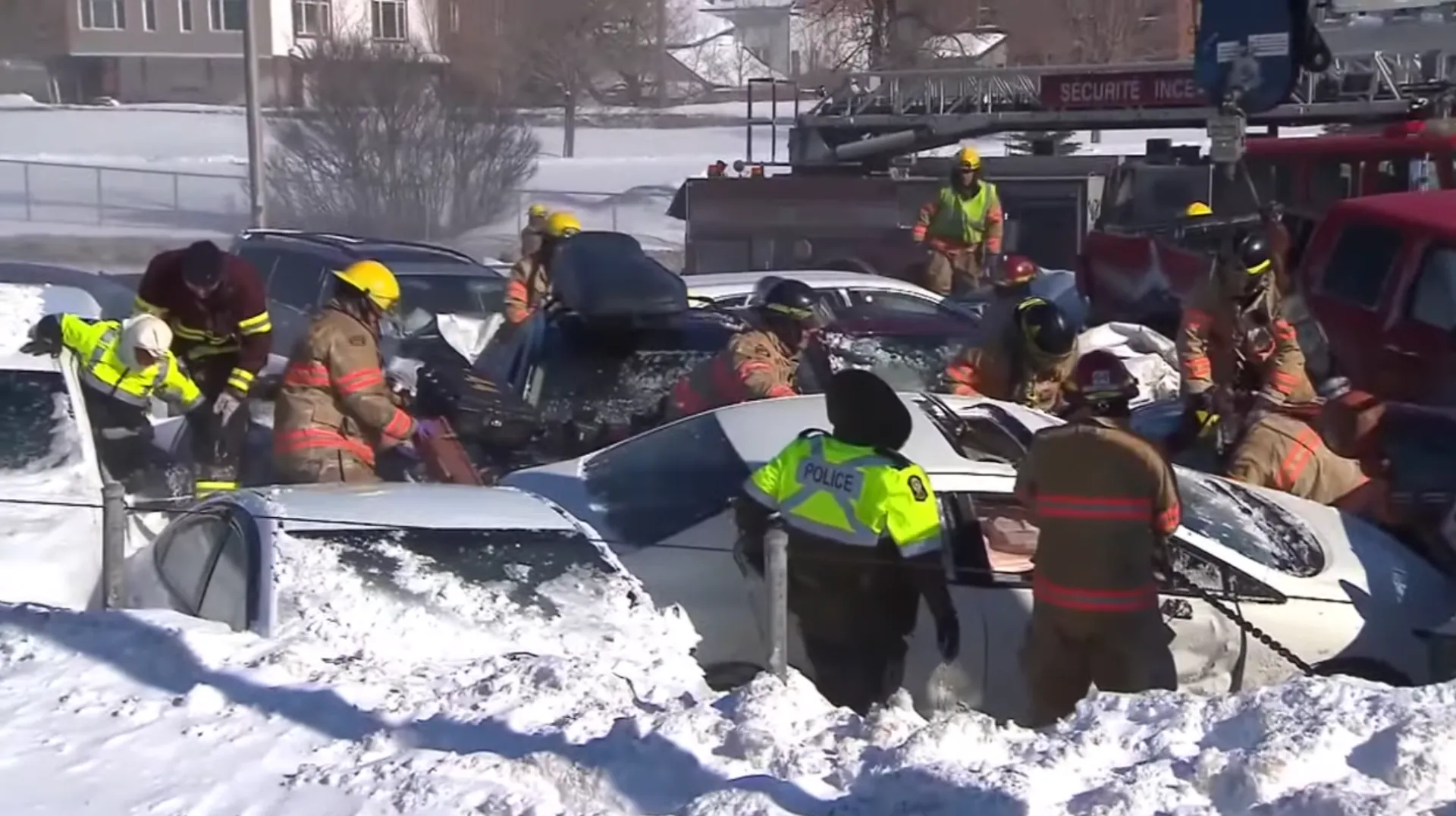 Video: Τρομακτική καραμπόλα στον Καναδά με 200 αυτοκίνητα