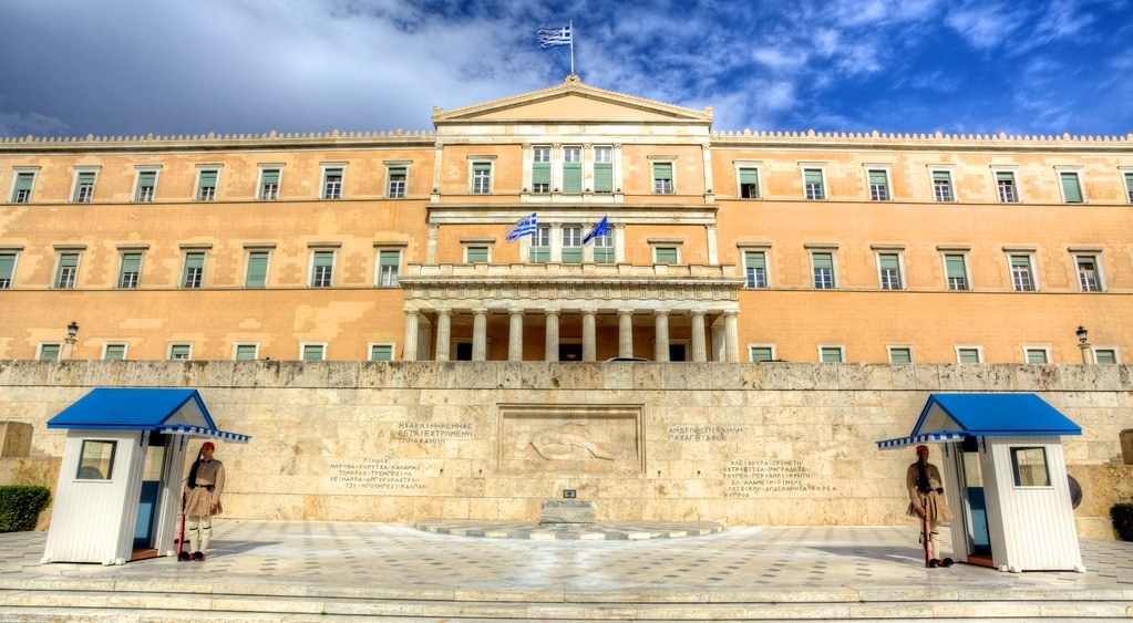 Στη Βουλή το νομοσχέδιο με τη μείωση των εισφορών το 2021