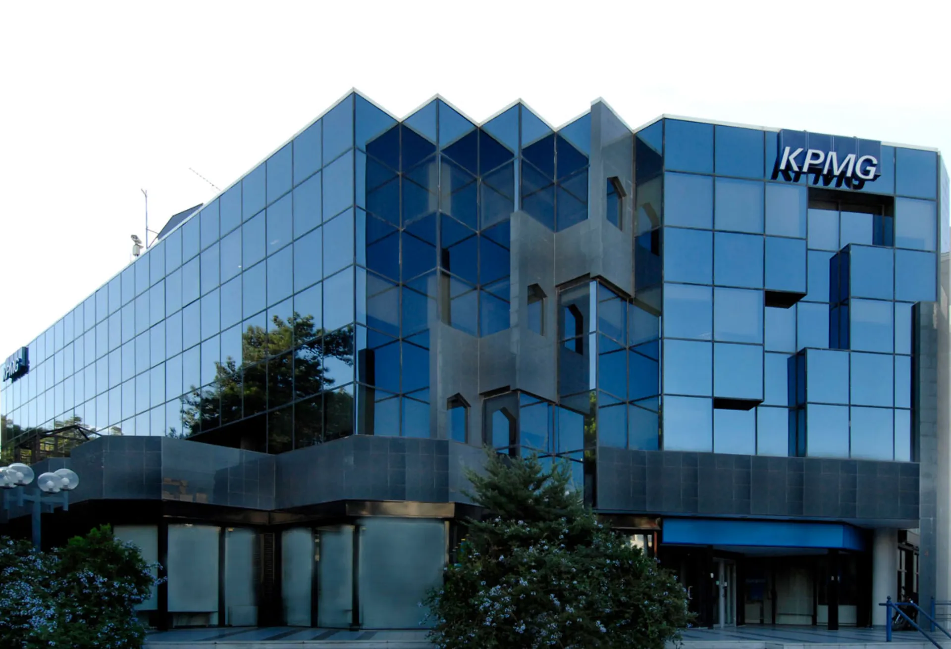 KPMG: Πάρτε μέρος στην έρευνα «Βαρόμετρο για τις συνθήκες εργασίας στην εποχή του Covid-19»