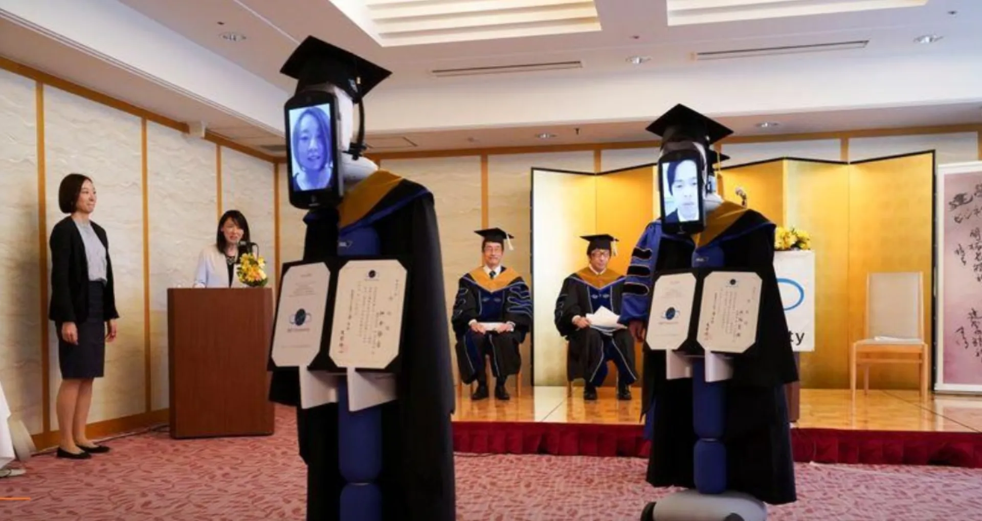 Αποφοίτηση με ρομπότ στην Ιαπωνία λόγω κορωνοϊού