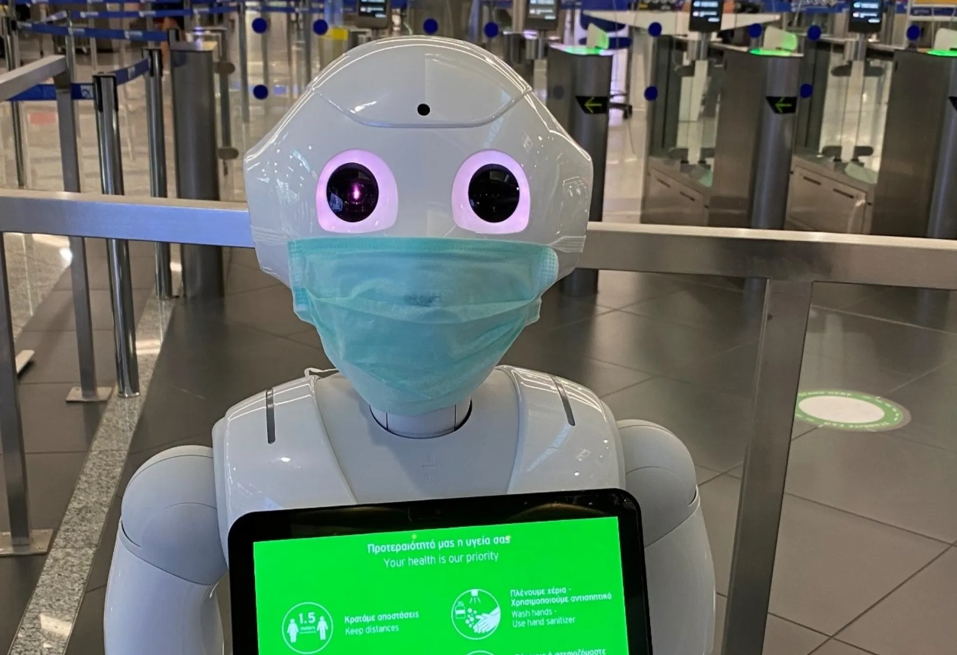 Τα ρομπότ Pepper ενημερώνουν τους επιβάτες στο αεροδρόμιο Ελ. Βενιζέλος