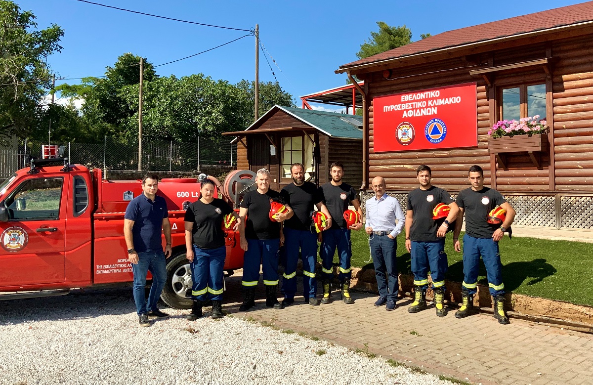 15 κράνη από την INTERAMERICAN στους Εθελοντές Δασοπροστασίας Αφιδνών