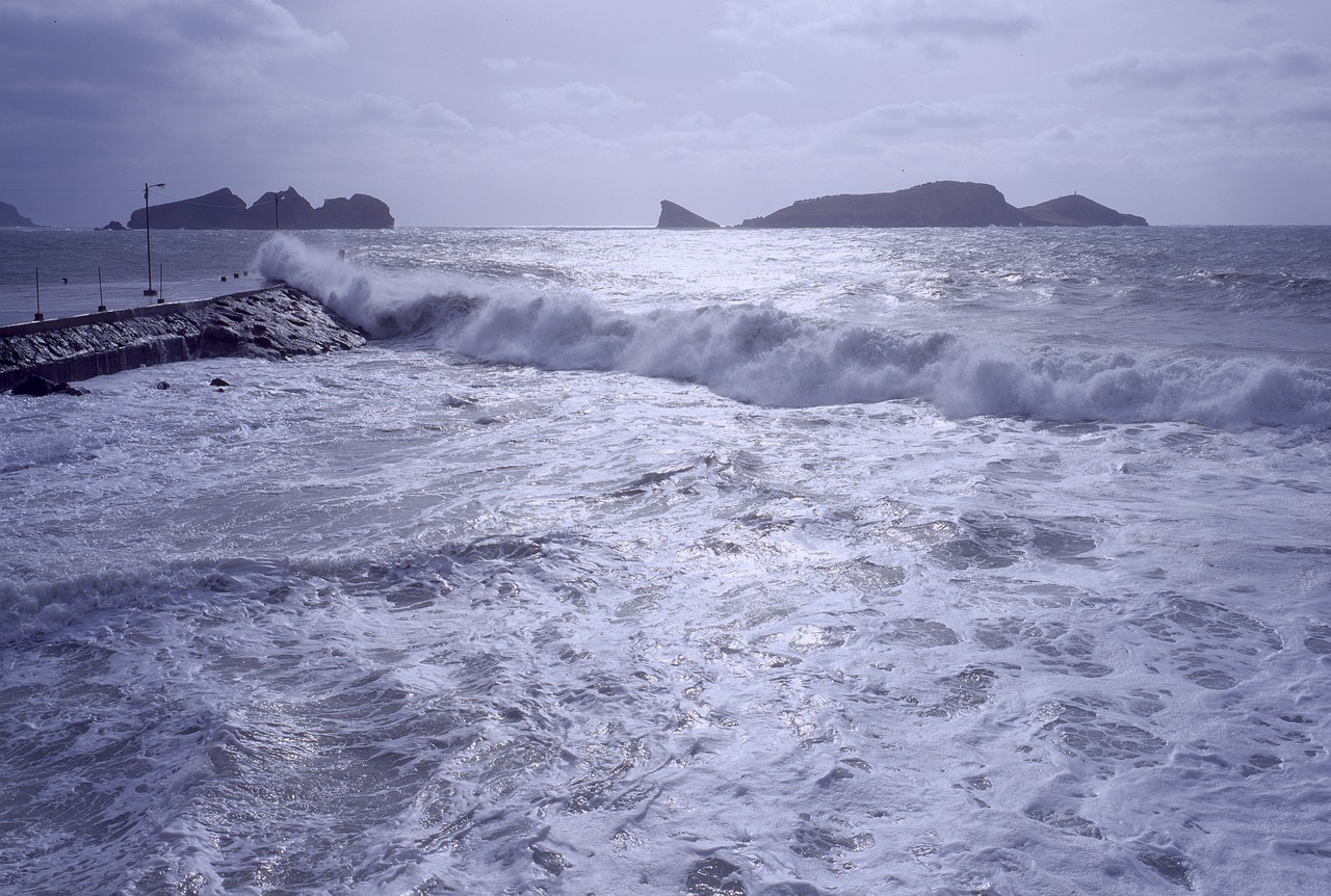 Η κλιματική αλλαγή φέρνει ισχυρότερους ανέμους και “ακραία” θαλάσσια κύματα
