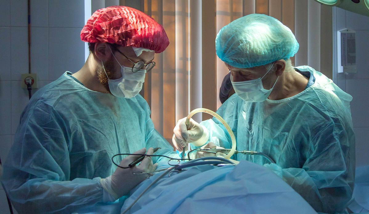 Αποζημίωση 400.000 ζητούν συγγενείς θανούσας που έχασε τη ζωή της μετά από χειρουργείο λιποαναρρόφησης