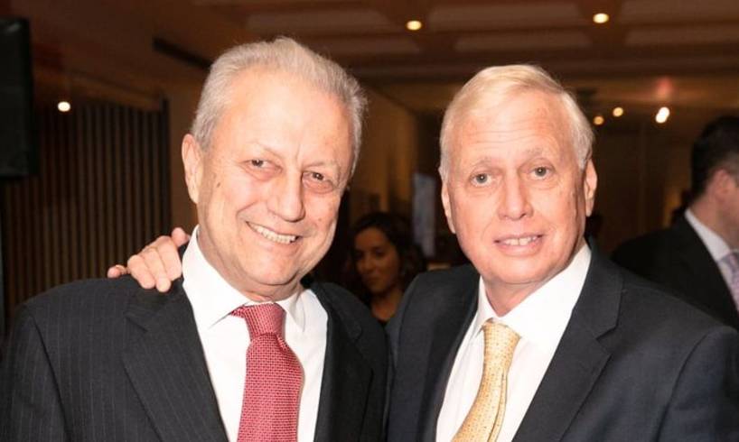 O Ν. Μακρόπουλος αποχαιρετά το φίλο του Γ. Κούμπα