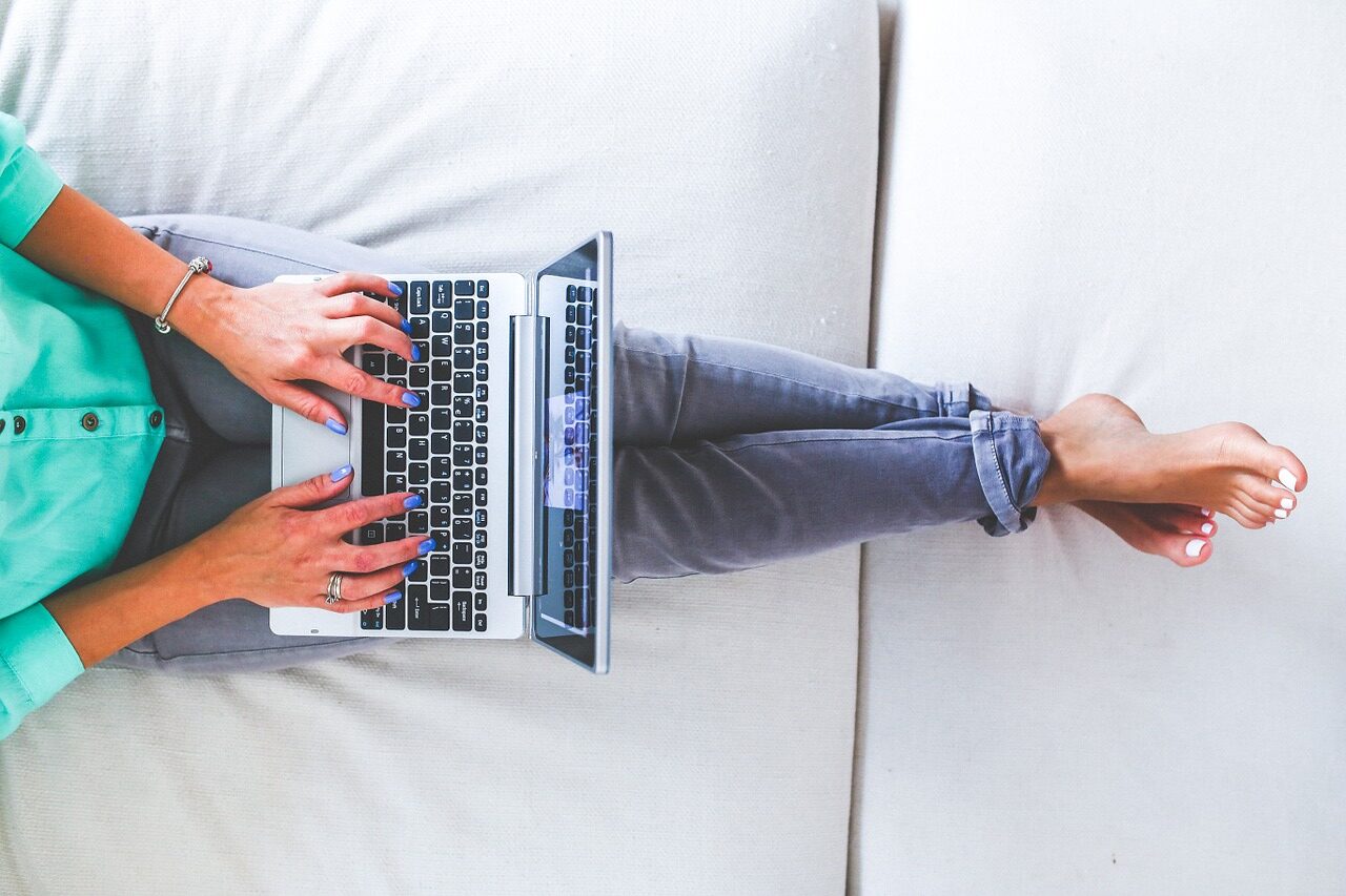 Στην εξ αποστάσεως εργασία “συμμορφώνονται” πιο εύκολα οι μικρές επιχειρήσεις