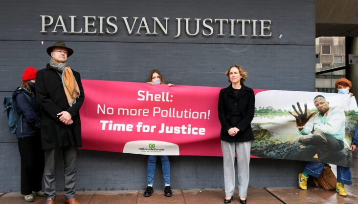 Δικαστική απόφαση στη Βρετανία επιτρέπει μήνυση 42.500 γεωργών κατά της Shell