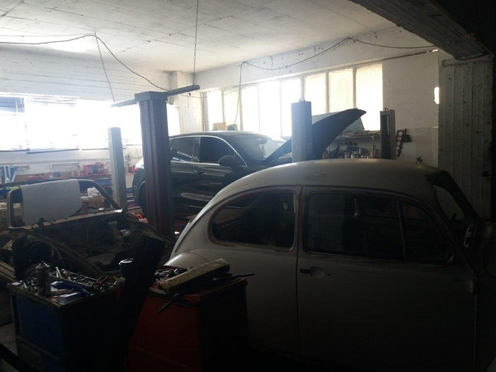 Σε σπείρα που εξαπατούσε ασφαλιστικές εμπλέκεται εταιρεία εμπορίας αυτοκινήτων