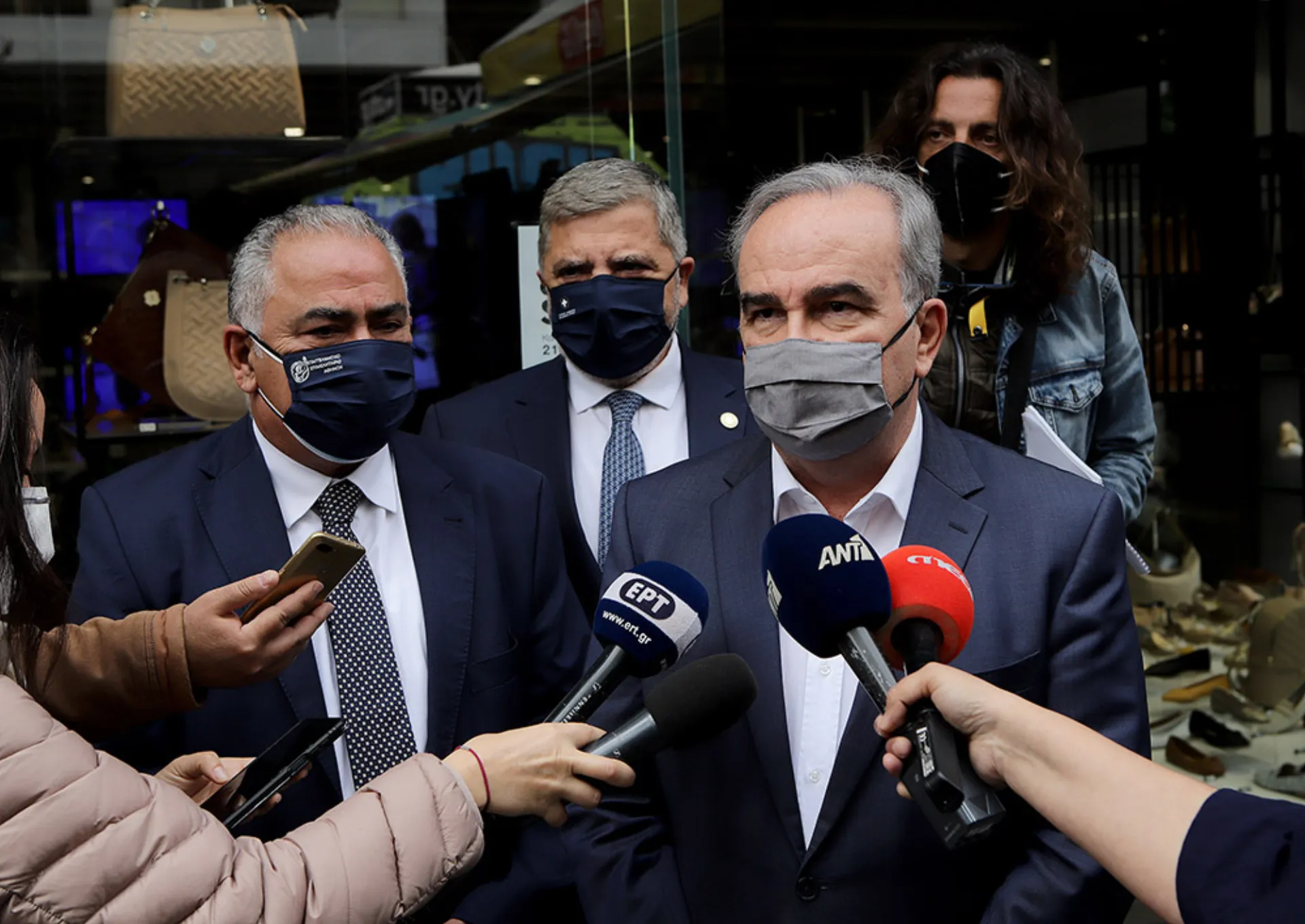 Διανομή υγειονομικού-ενημερωτικού υλικού από το ΕΕΑ με στόχο τη στήριξη του λιανεμπορίου