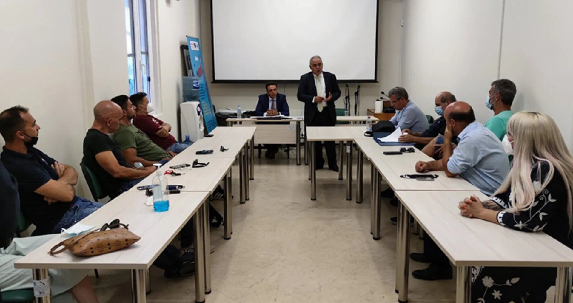 Το ΕΕΑ δίπλα στους μικρομεσαίους και τους επαγγελματίες της Κέρκυρας