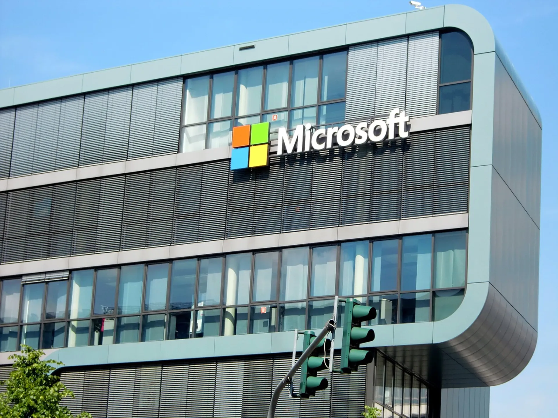 Η Microsoft προειδοποιεί χιλιάδες πελάτες Cloud για εκτεθειμένες βάσεις δεδομένων